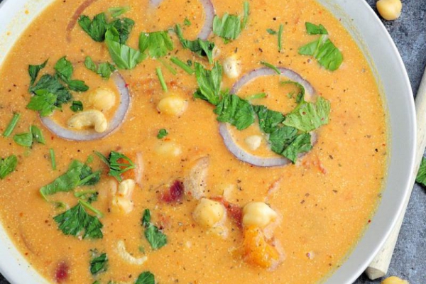 Szybka zupa curry z ciecierzycą