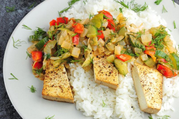 Filety z tofu w kremowym sosie z ogórkiem
