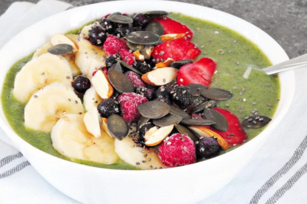 Smoothie bowl ze szpinakiem