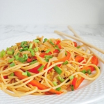 Warzywny Chow Mein