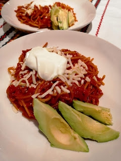 Meksyk - Sopa seca de fideo (Spaghetti pomidorowe z awokado i kwaśną śmietaną)