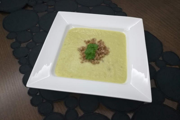 Zupa krem z białych warzyw z kaszą gryczaną